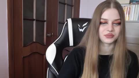 Snapshot of redhead_rabbit chatting on 22, 9, 2025 Lily online show from 22, 9, 2025