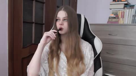 Snapshot of redhead_rabbit chatting on 23, 9, 2025 Lily online show from 23, 9, 2025