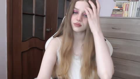 Snapshot of redhead_rabbit chatting on 26, 9, 2025 Lily online show from 26, 9, 2025