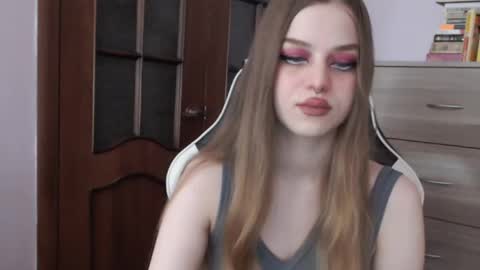 Snapshot of redhead_rabbit chatting on 7, 10, 2025 Lily online show from 7, 10, 2025