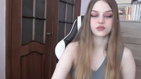 Snapshot of redhead_rabbit chatting on 15, 10, 2025 Lily online show from 15, 10, 2025