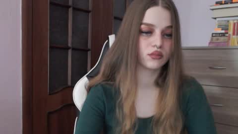 Snapshot of redhead_rabbit chatting on 28, 10, 2025 Lily online show from 28, 10, 2025