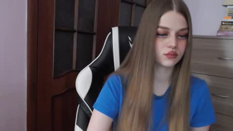 Snapshot of redhead_rabbit chatting on 2, 11, 2025 Lily online show from 2, 11, 2025