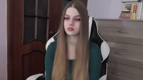 Snapshot of redhead_rabbit chatting on 8, 11, 2025 Lily online show from 8, 11, 2025