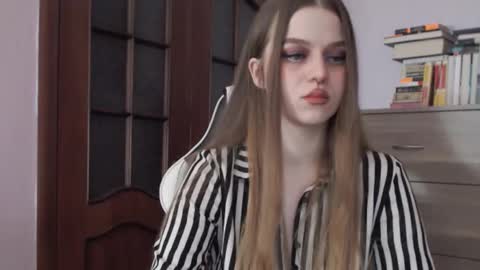 Snapshot of redhead_rabbit chatting on 13, 11, 2025 Lily online show from 13, 11, 2025