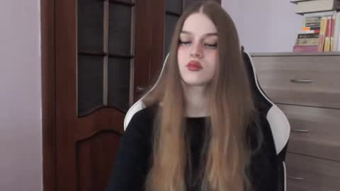 Snapshot of redhead_rabbit chatting on 14, 11, 2025 Lily online show from 14, 11, 2025