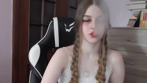 Snapshot of redhead_rabbit chatting on 19, 11, 2025 Lily online show from 19, 11, 2025