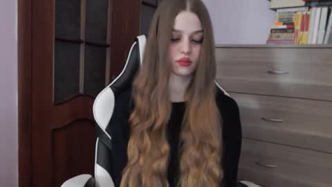 Snapshot of redhead_rabbit chatting on 25, 11, 2025 Lily online show from 25, 11, 2025