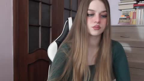 Snapshot of redhead_rabbit chatting on 29, 11, 2025 Lily online show from 29, 11, 2025