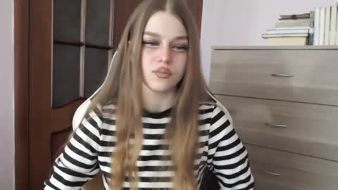 Lily online show from 4, 4, 2026