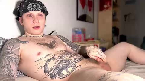 Snapshot of redrumbackwards chatting on 4, 2, 2025 redrum online show from 4, 2, 2025