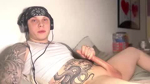 Snapshot of redrumbackwards chatting on 7, 3, 2025 redrum online show from 7, 3, 2025