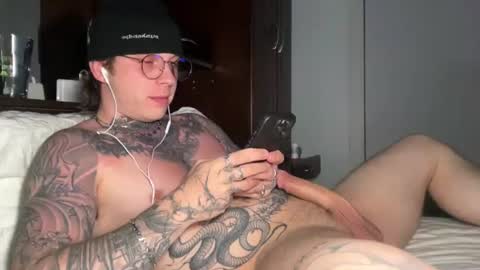 Snapshot of redrumbackwards chatting on 12, 7, 2026 redrum online show from 12, 7, 2026