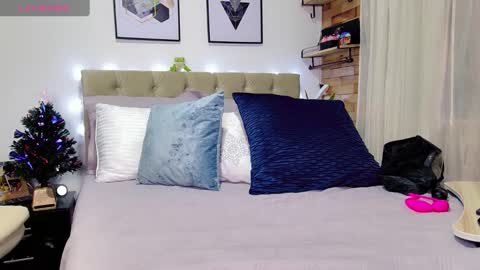 Yanella online show from 22, 12, 2024