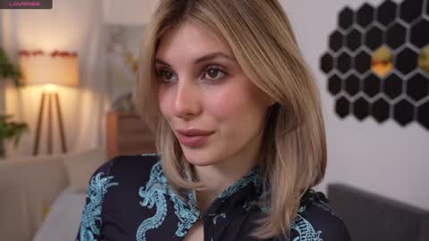 Snapshot of refined_style chatting on 12, 1, 2025 JessyinCherri yang online show from 12, 1, 2025