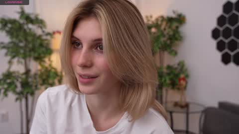 Snapshot of refined_style chatting on 16, 1, 2025 JessyinCherri yang online show from 16, 1, 2025