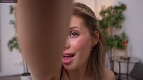 Snapshot of refined_style chatting on 23, 1, 2025 JessyinCherri yang online show from 23, 1, 2025