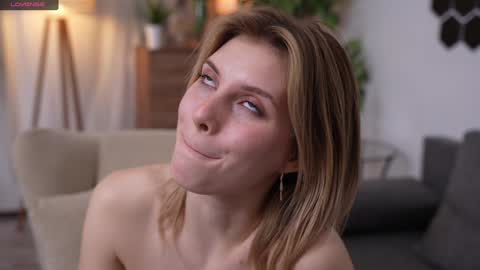 Snapshot of refined_style chatting on 7, 2, 2025 JessyinCherri yang online show from 7, 2, 2025