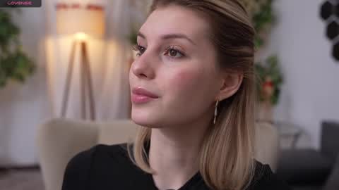 Snapshot of refined_style chatting on 9, 2, 2025 JessyinCherri yang online show from 9, 2, 2025