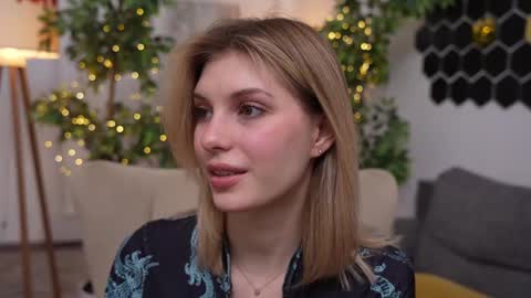 Snapshot of refined_style chatting on 21, 2, 2025 JessyinCherri yang online show from 21, 2, 2025