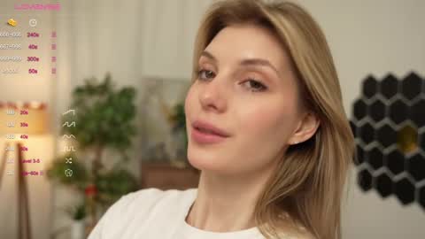 Snapshot of refined_style chatting on 6, 3, 2025 JessyinCherri yang online show from 6, 3, 2025