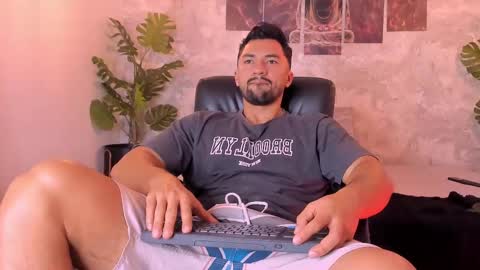 Snapshot of regan_pearson chatting on 12, 3, 2025 Regan online show from 12, 3, 2025