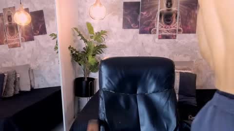 Snapshot of regan_pearson chatting on 2, 10, 2025 Regan online show from 2, 10, 2025