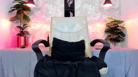 Snapshot of regan_pearson chatting on 9, 11, 2025 Regan online show from 9, 11, 2025