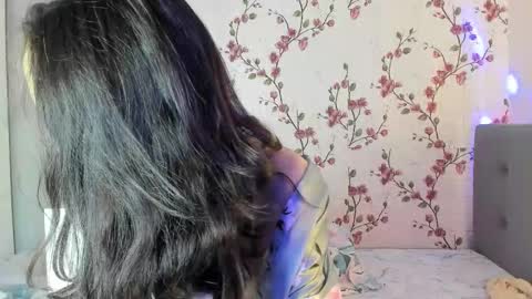 Snapshot of reginamoon12 chatting on 15, 12, 2025 Alisa online show from 15, 12, 2025