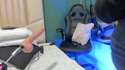 reginavegaa online show from 14, 2, 2025