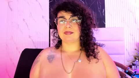 reginavegaa online show from 3, 10, 2025