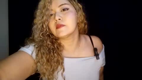 Snapshot of rei_chan26 chatting on 2, 2, 2025 Tania Nixx online show from 2, 2, 2025