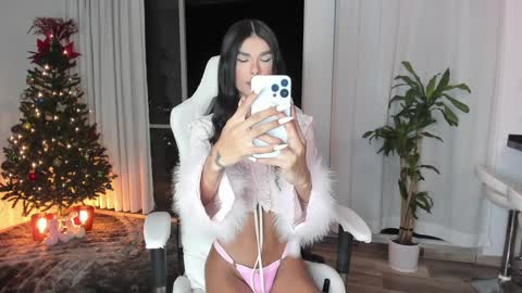 Snapshot of reichel_gray chatting on 13, 12, 2024 REICHEL online show from 13, 12, 2024