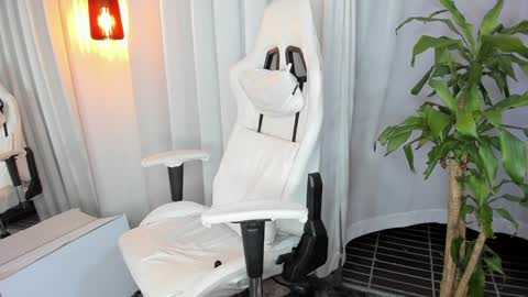 Snapshot of reichel_gray chatting on 12, 1, 2025 REICHEL online show from 12, 1, 2025