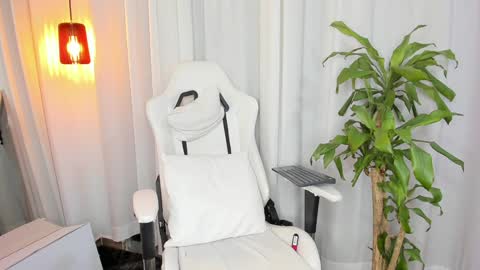 Snapshot of reichel_gray chatting on 13, 1, 2025 REICHEL online show from 13, 1, 2025