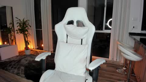 Snapshot of reichel_gray chatting on 27, 1, 2025 REICHEL online show from 27, 1, 2025