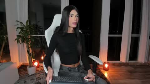 Snapshot of reichel_gray chatting on 8, 3, 2025 REICHEL online show from 8, 3, 2025