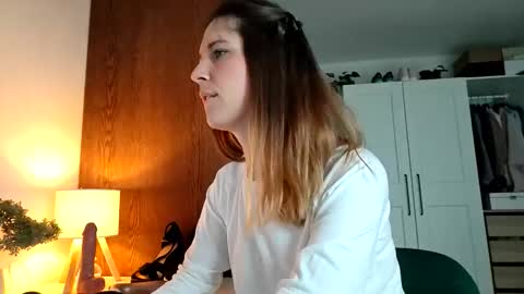 Snapshot of reileyfoxx chatting on 16, 4, 2026 Reiley online show from 16, 4, 2026