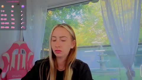 Snapshot of reina_cummings chatting on 15, 9, 2025 reina cummings online show from 15, 9, 2025