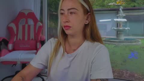 Snapshot of reina_cummings chatting on 30, 9, 2025 reina cummings online show from 30, 9, 2025