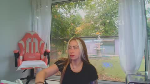 Snapshot of reina_cummings chatting on 2, 10, 2025 reina cummings online show from 2, 10, 2025