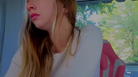 Snapshot of reina_cummings chatting on 5, 10, 2025 reina cummings online show from 5, 10, 2025