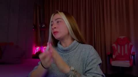 Snapshot of reina_cummings chatting on 8, 10, 2025 reina cummings online show from 8, 10, 2025
