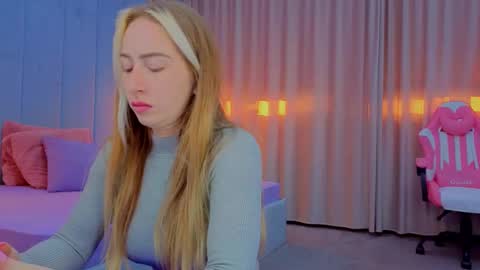 Snapshot of reina_cummings chatting on 19, 10, 2025 reina cummings online show from 19, 10, 2025