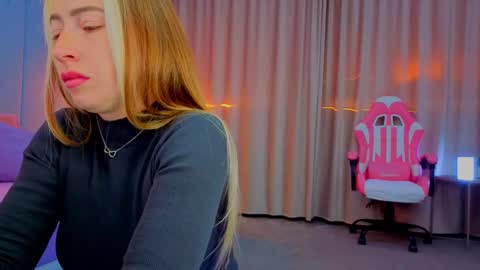 Snapshot of reina_cummings chatting on 20, 10, 2025 reina cummings online show from 20, 10, 2025