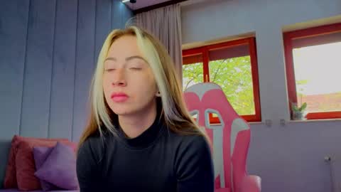 Snapshot of reina_cummings chatting on 26, 10, 2025 reina cummings online show from 26, 10, 2025