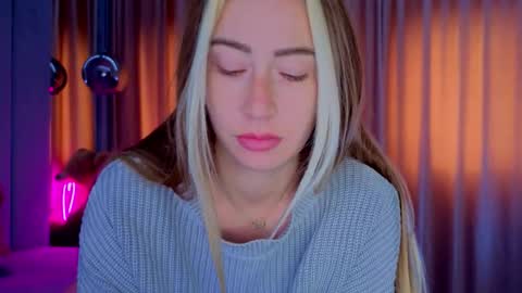 Snapshot of reina_cummings chatting on 28, 10, 2025 reina cummings online show from 28, 10, 2025