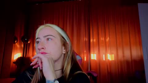 Snapshot of reina_cummings chatting on 1, 11, 2025 reina cummings online show from 1, 11, 2025