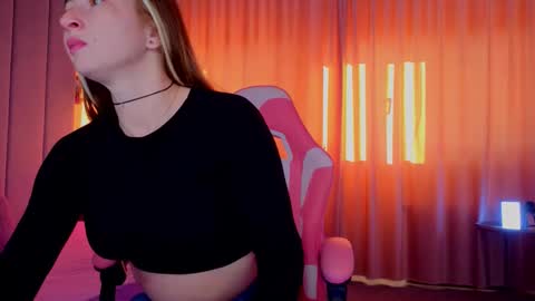 Snapshot of reina_cummings chatting on 2, 11, 2025 reina cummings online show from 2, 11, 2025