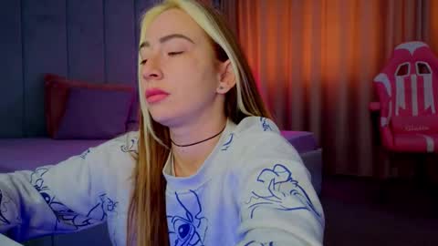 Snapshot of reina_cummings chatting on 6, 11, 2025 reina cummings online show from 6, 11, 2025